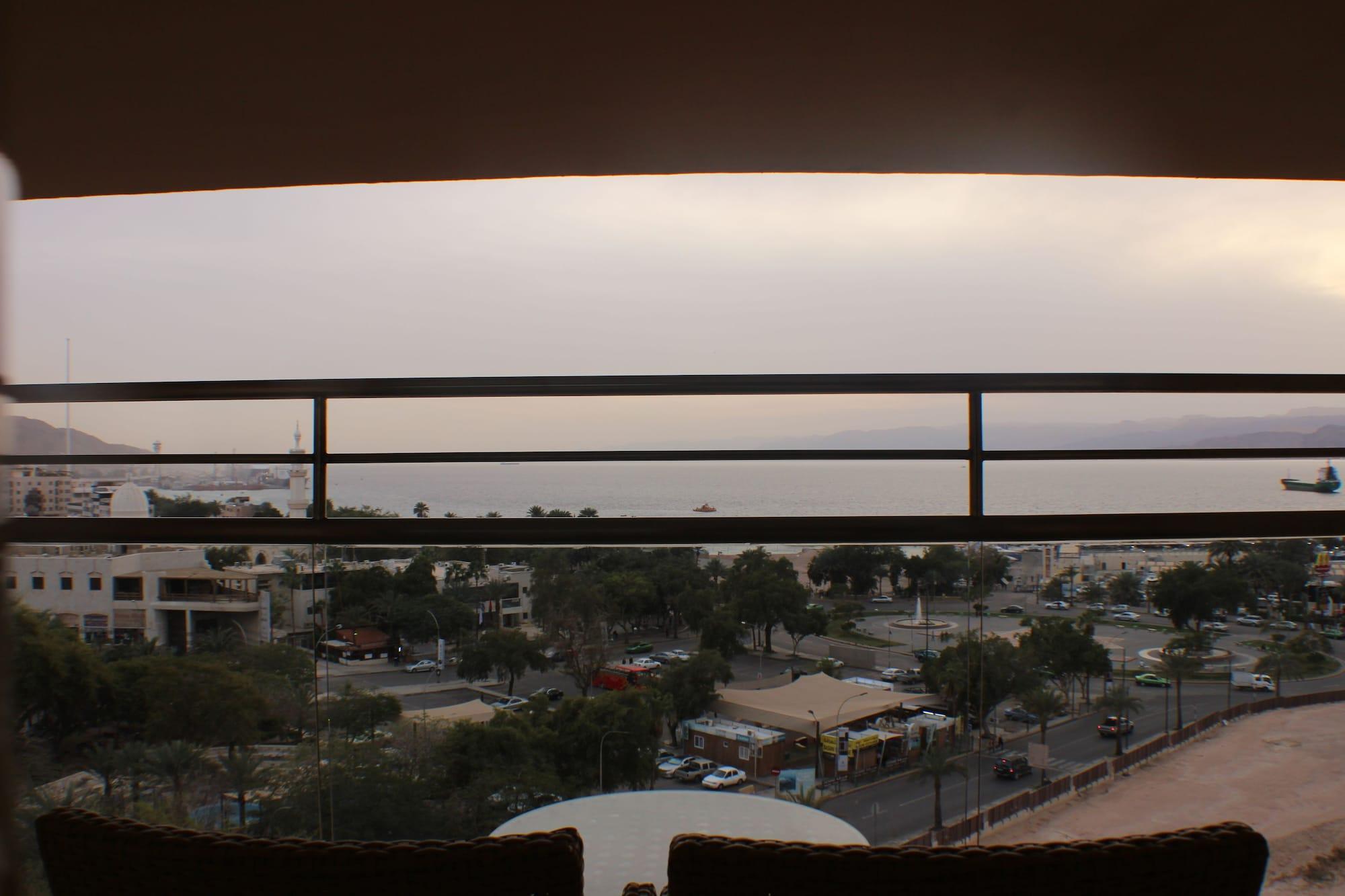 亚喀巴希尔顿逸林酒店 外观 照片 View of the Dead Sea from the Dead Sea Hotel