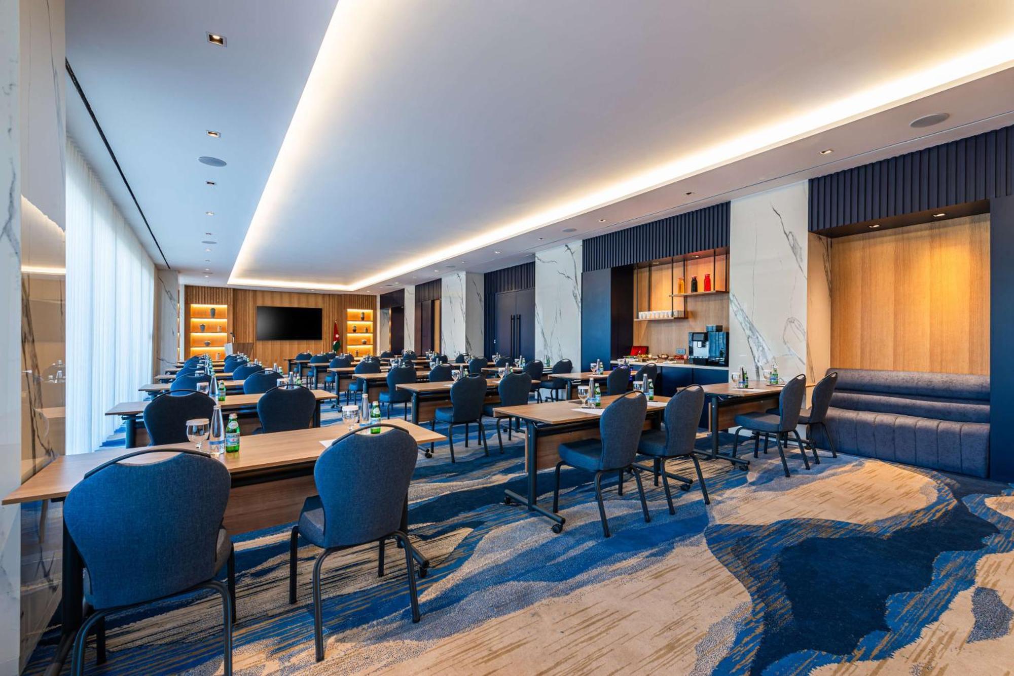 亚喀巴希尔顿逸林酒店 外观 照片 Meeting room at the Westin