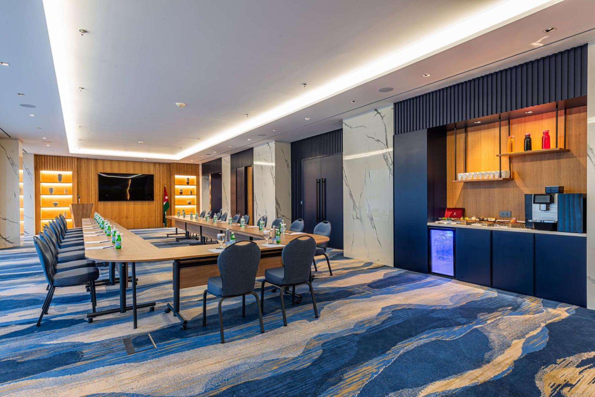 亚喀巴希尔顿逸林酒店 外观 照片 Meeting room at the hotel